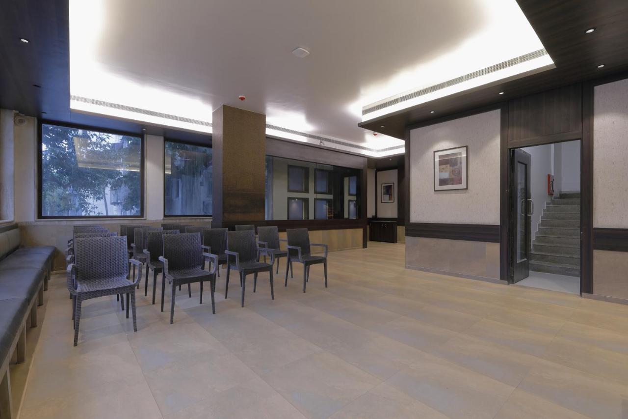 Hotel Ariana Residency Mumbai Bagian luar foto