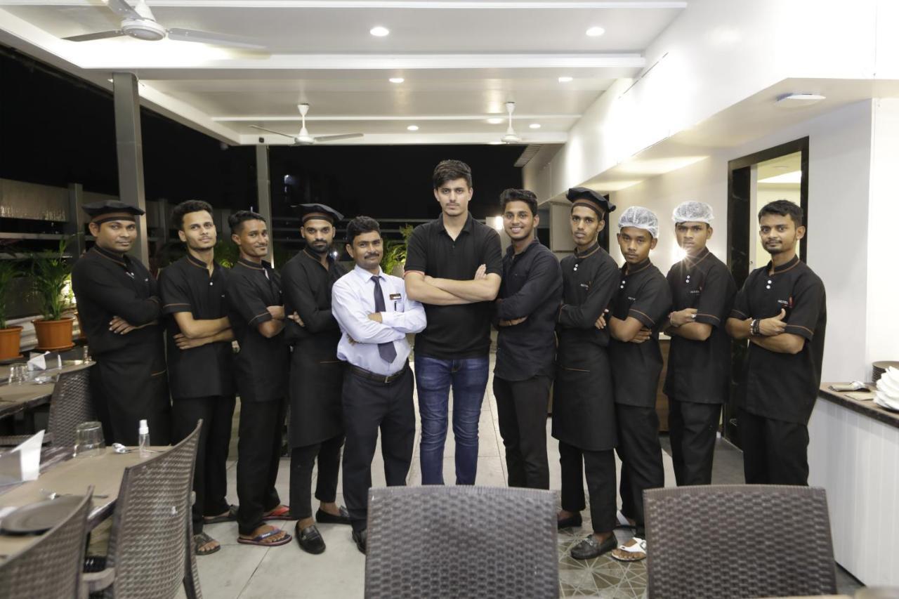 Hotel Ariana Residency Mumbai Bagian luar foto
