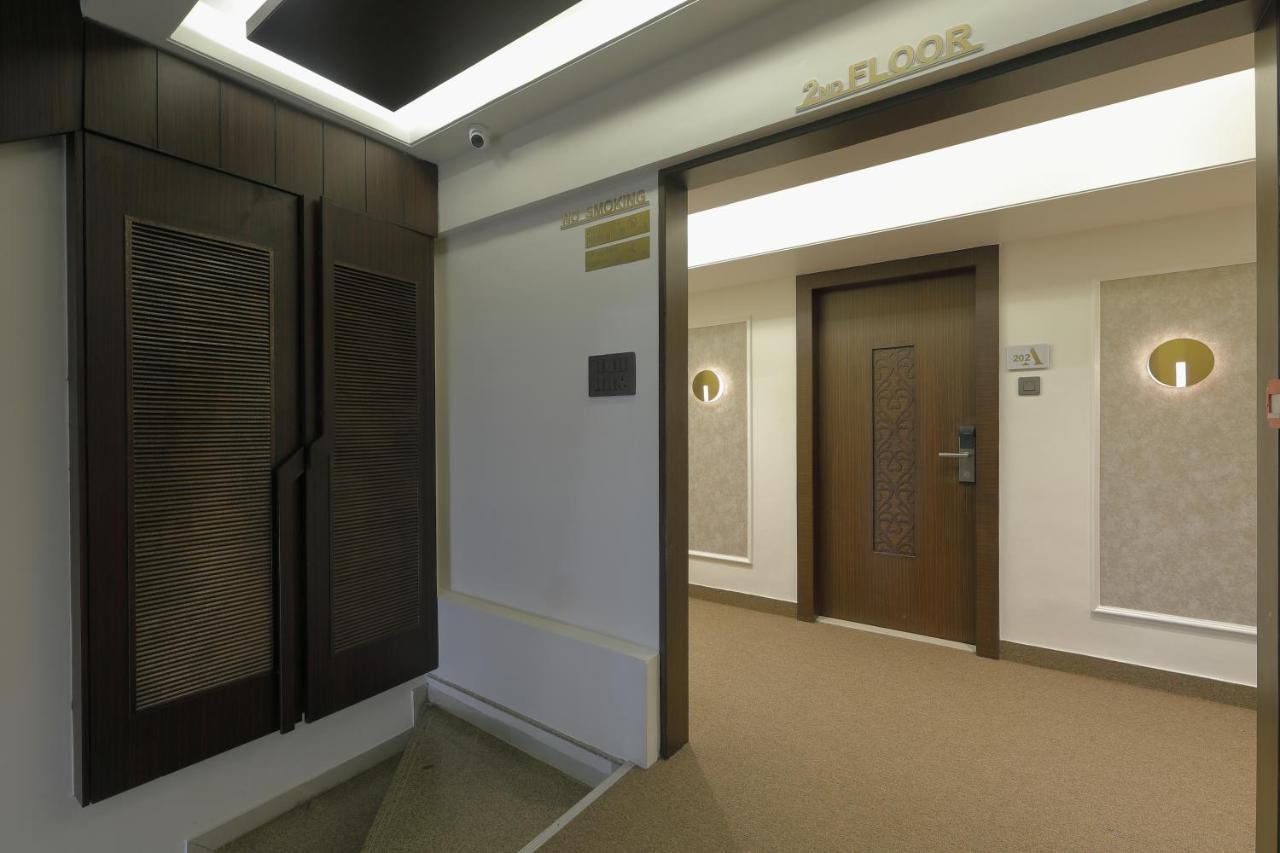 Hotel Ariana Residency Mumbai Bagian luar foto